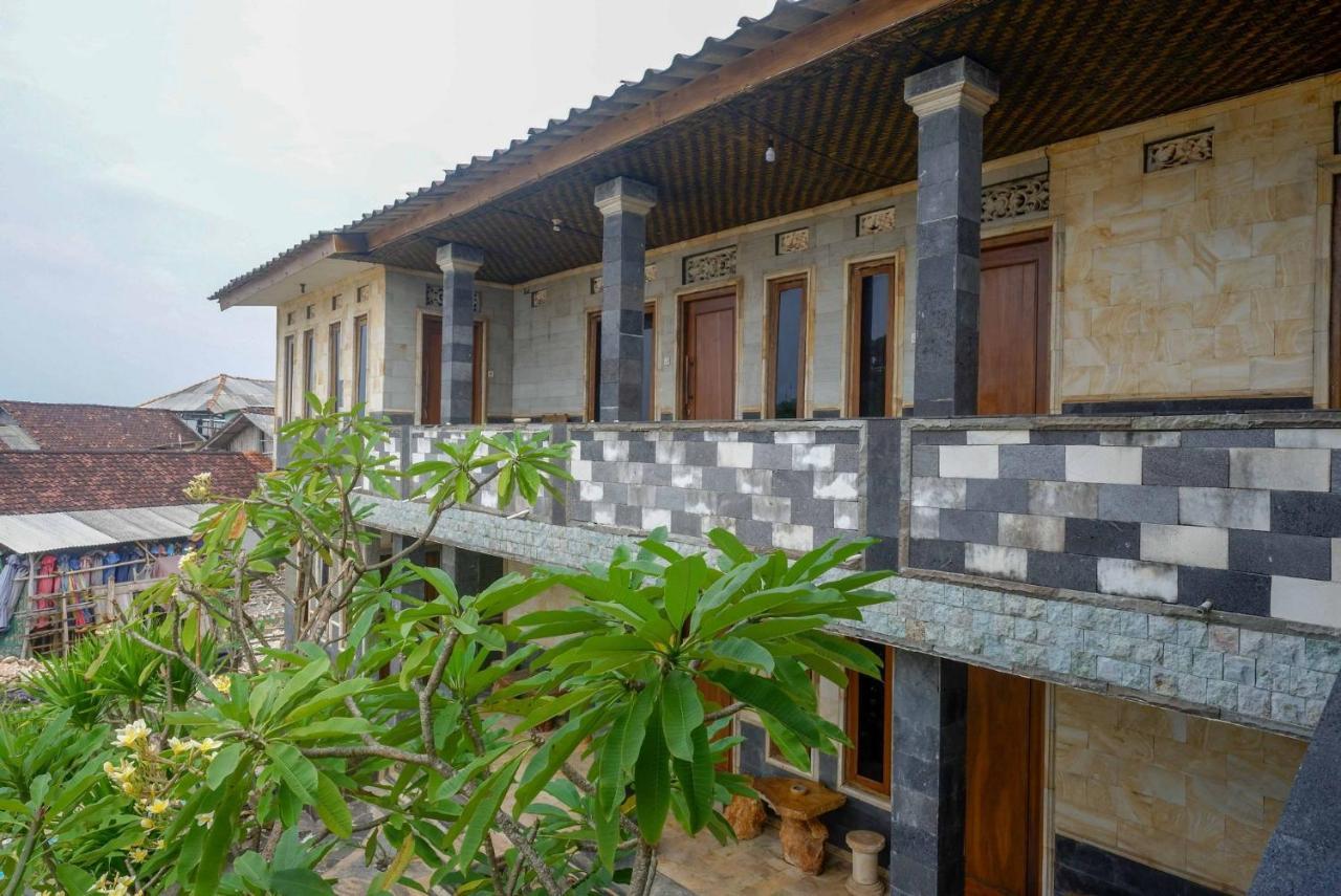 Hotel Kampoeng Drini Redpartner Brono エクステリア 写真