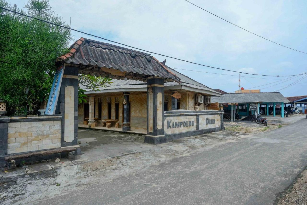Hotel Kampoeng Drini Redpartner Brono エクステリア 写真
